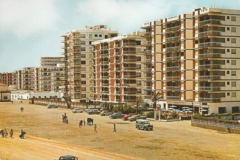 PASEO MARITIMO ALTURA RESTAURANTE LA PERGOLA