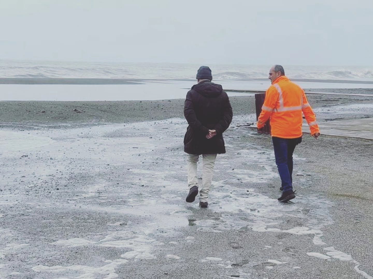 Visita a la playa en una jornada de seguimiento del litoral