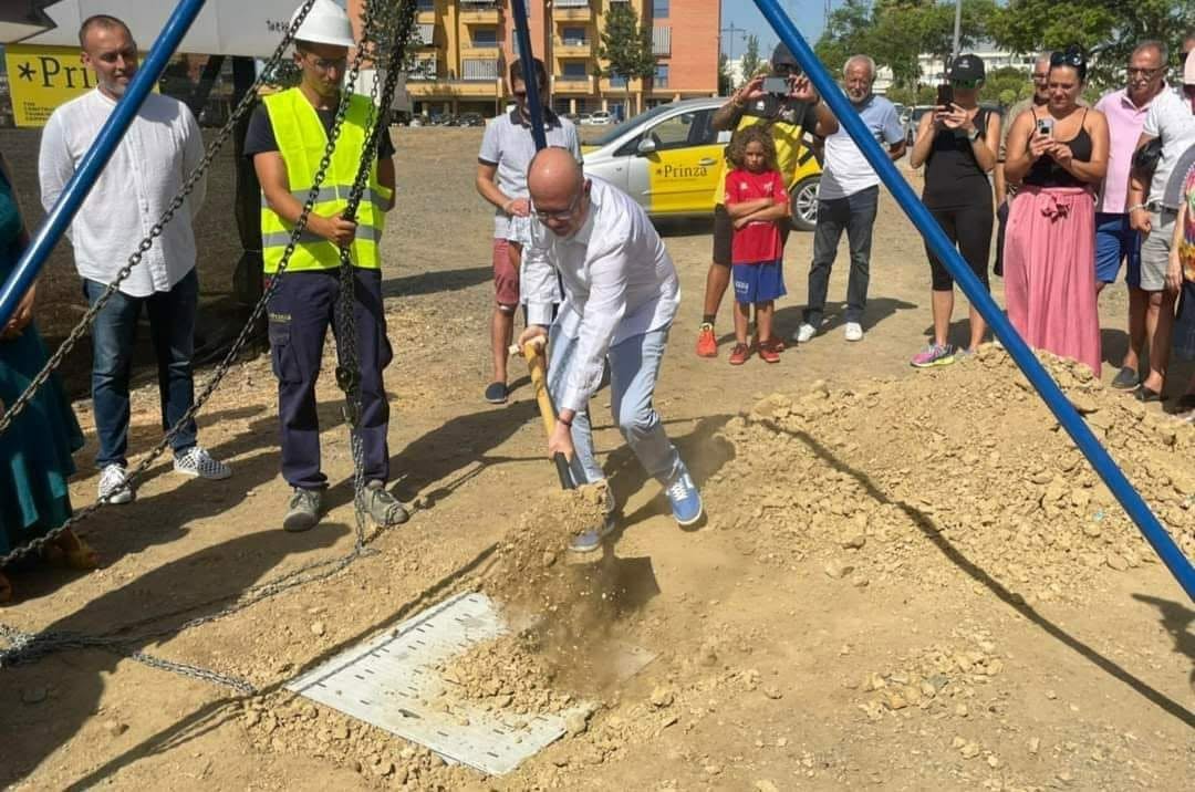 Colocación de la primera piedra del futuro Teatro de Torre del Mar